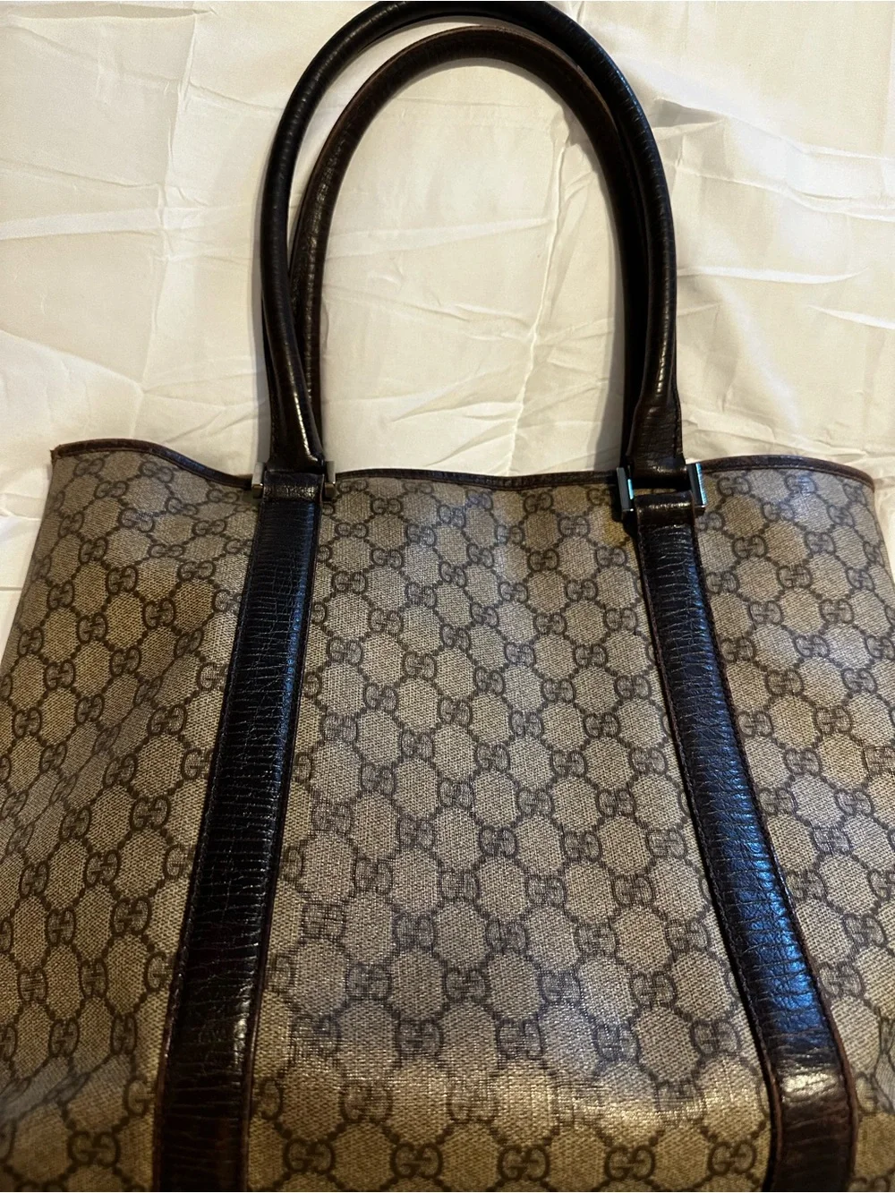 Gucci elegant brown